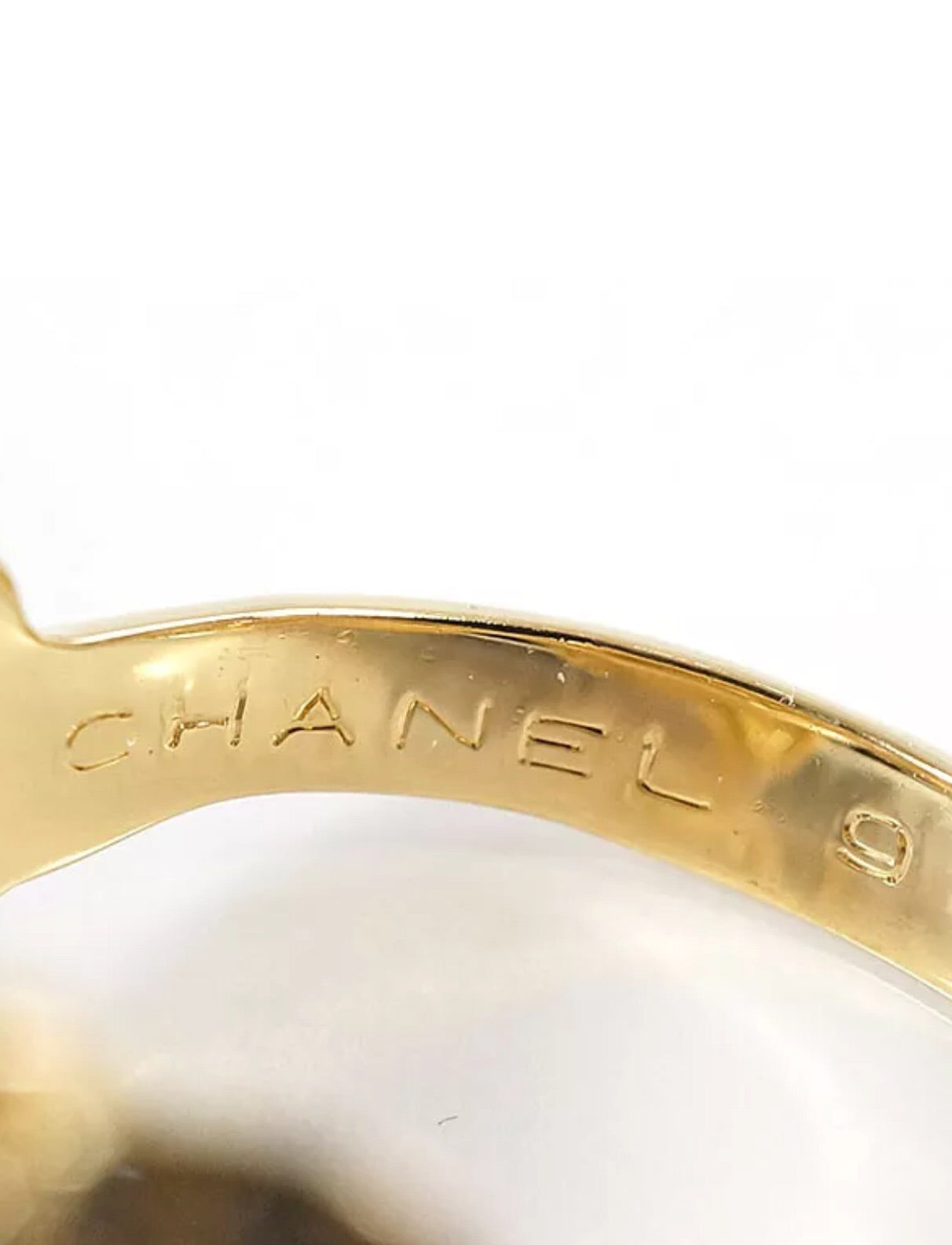CHANEL Camellia 18KT Gold Precieux Diamond Ring