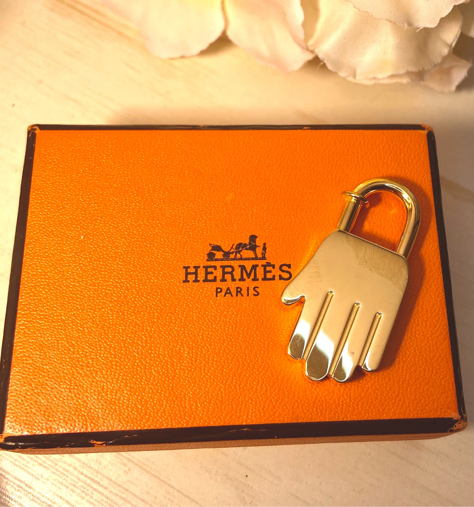 Hermès Gold Anne De La Main 2002 Cadena Padlock