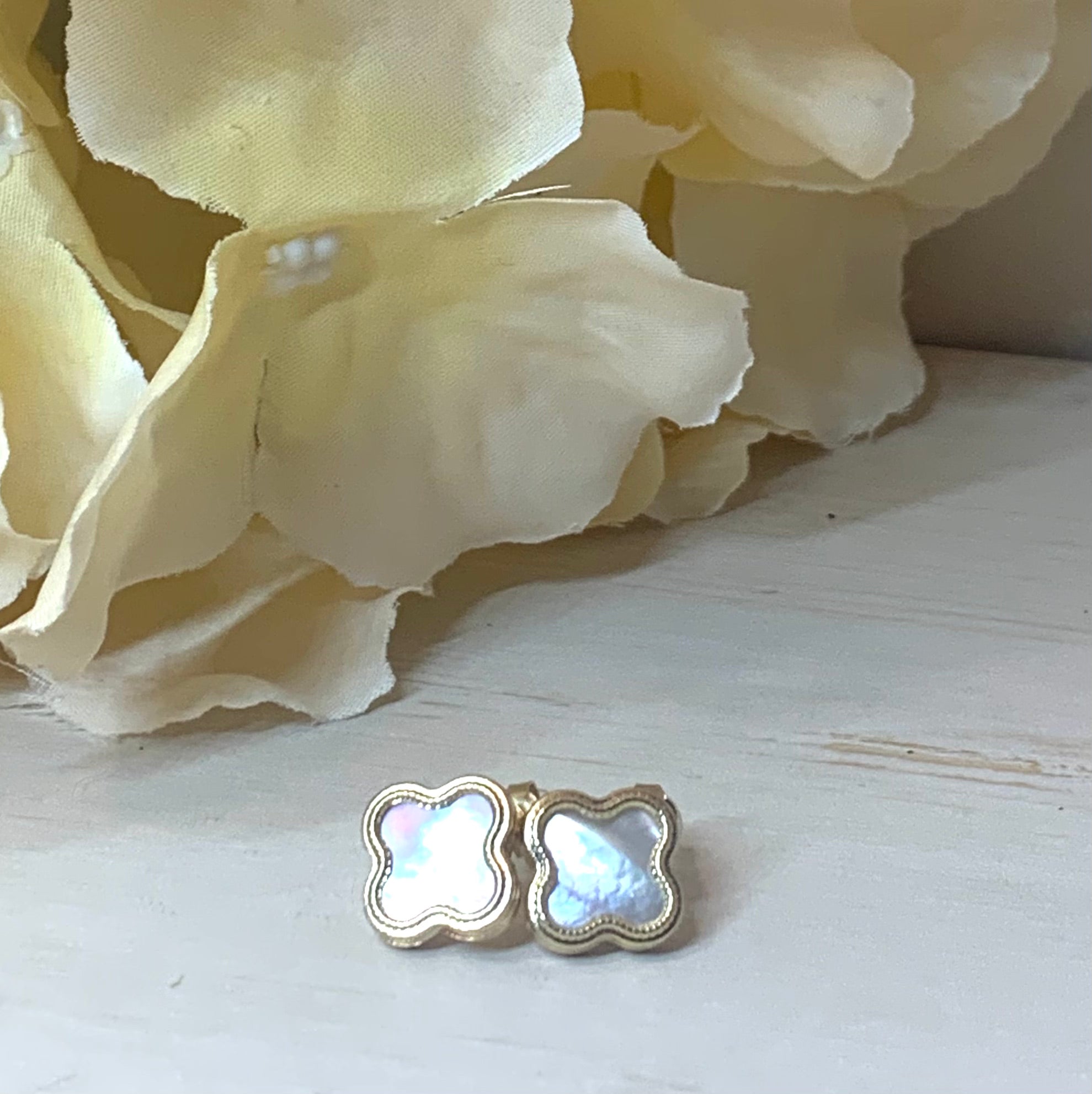 18KT Gold Mother of Pearl Clover Earrings