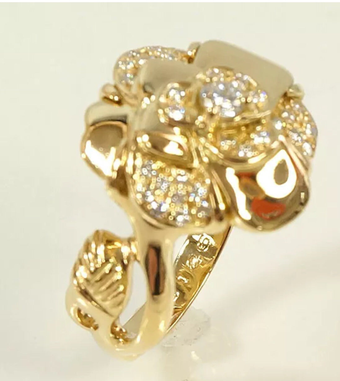 CHANEL Camellia 18KT Gold Precieux Diamond Ring