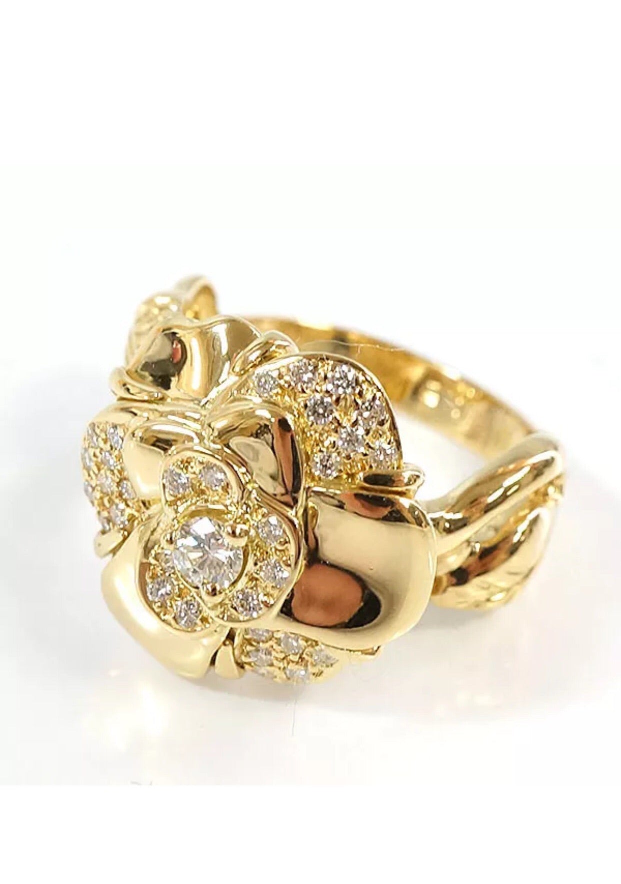 CHANEL Camellia 18KT Gold Precieux Diamond Ring