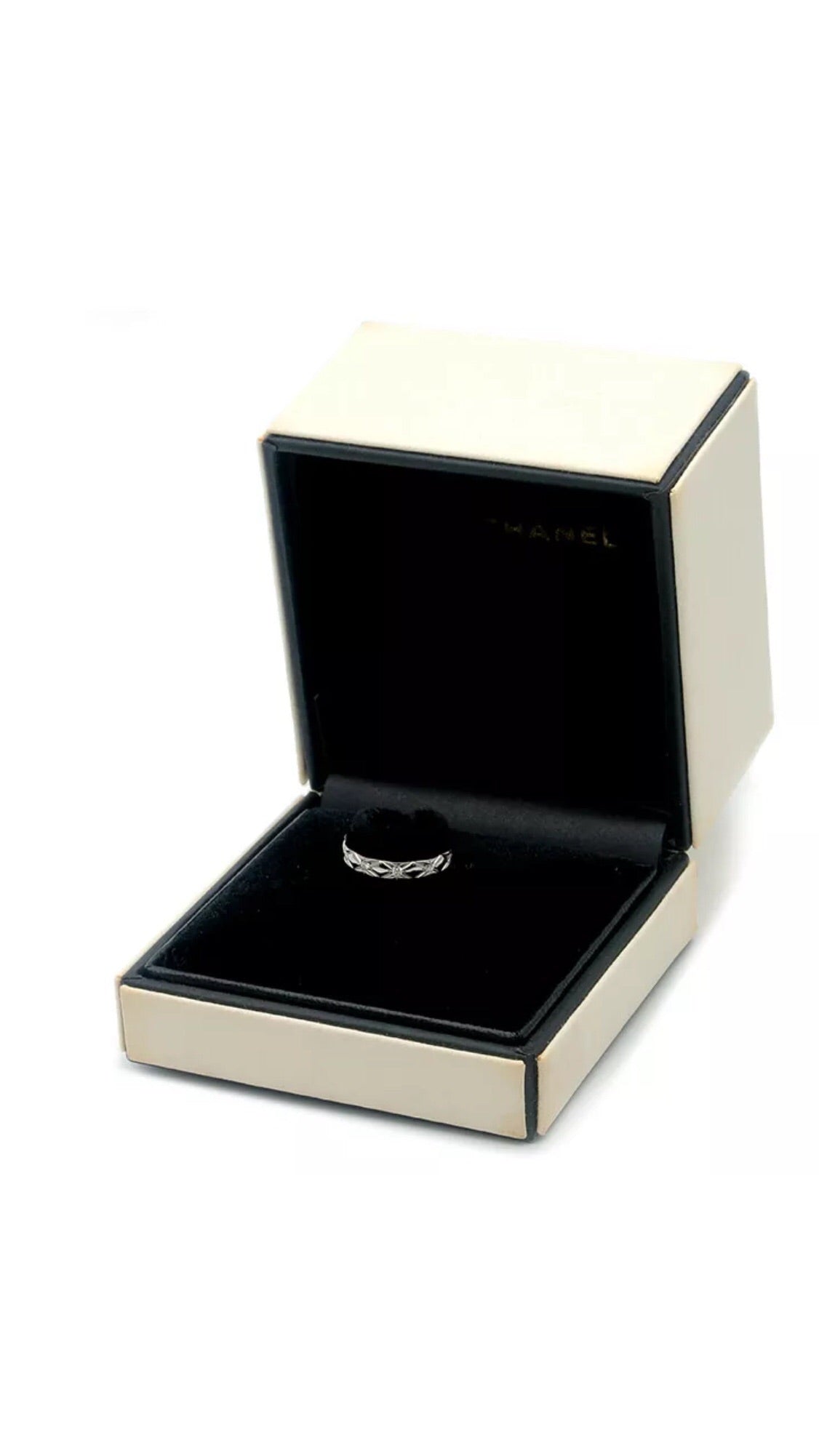CHANEL PT950 Platinum & Diamonds Matelasse Ring