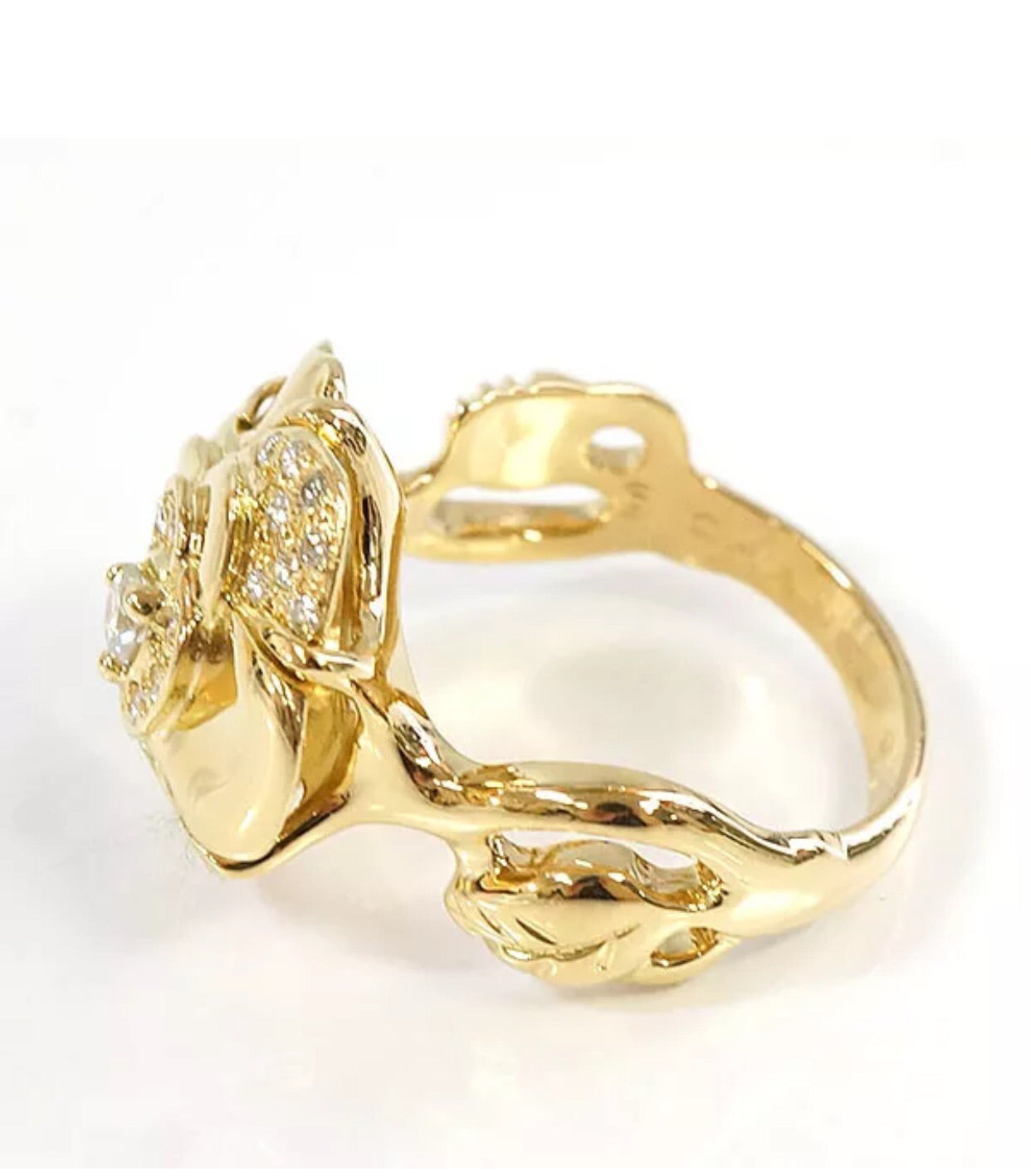 CHANEL Camellia 18KT Gold Precieux Diamond Ring