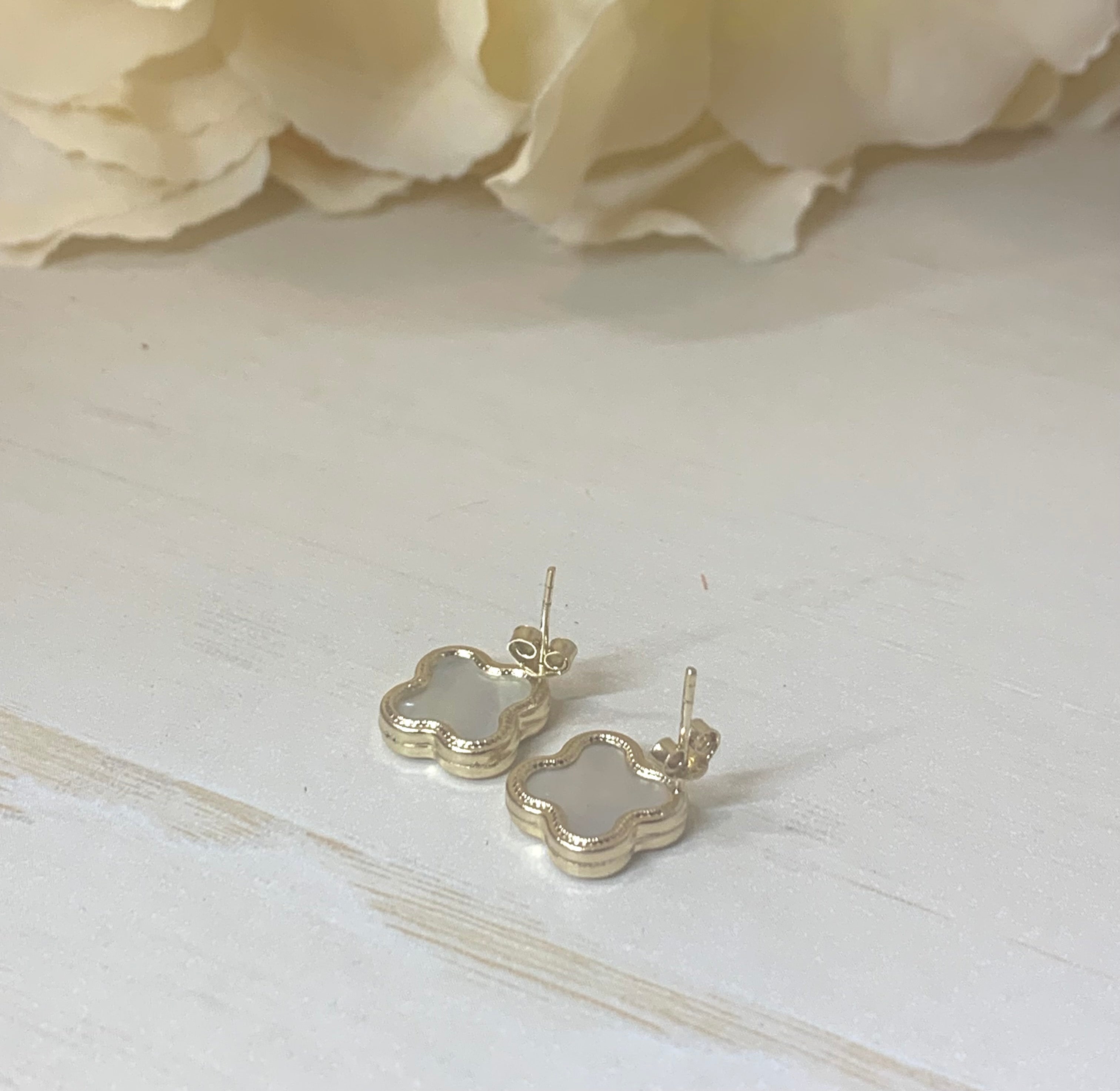 18KT Gold Mother of Pearl Clover Earrings